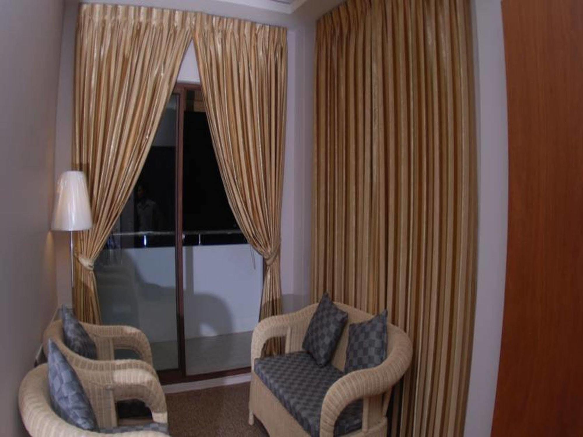 Holiday Hotel Yangon Exterior foto