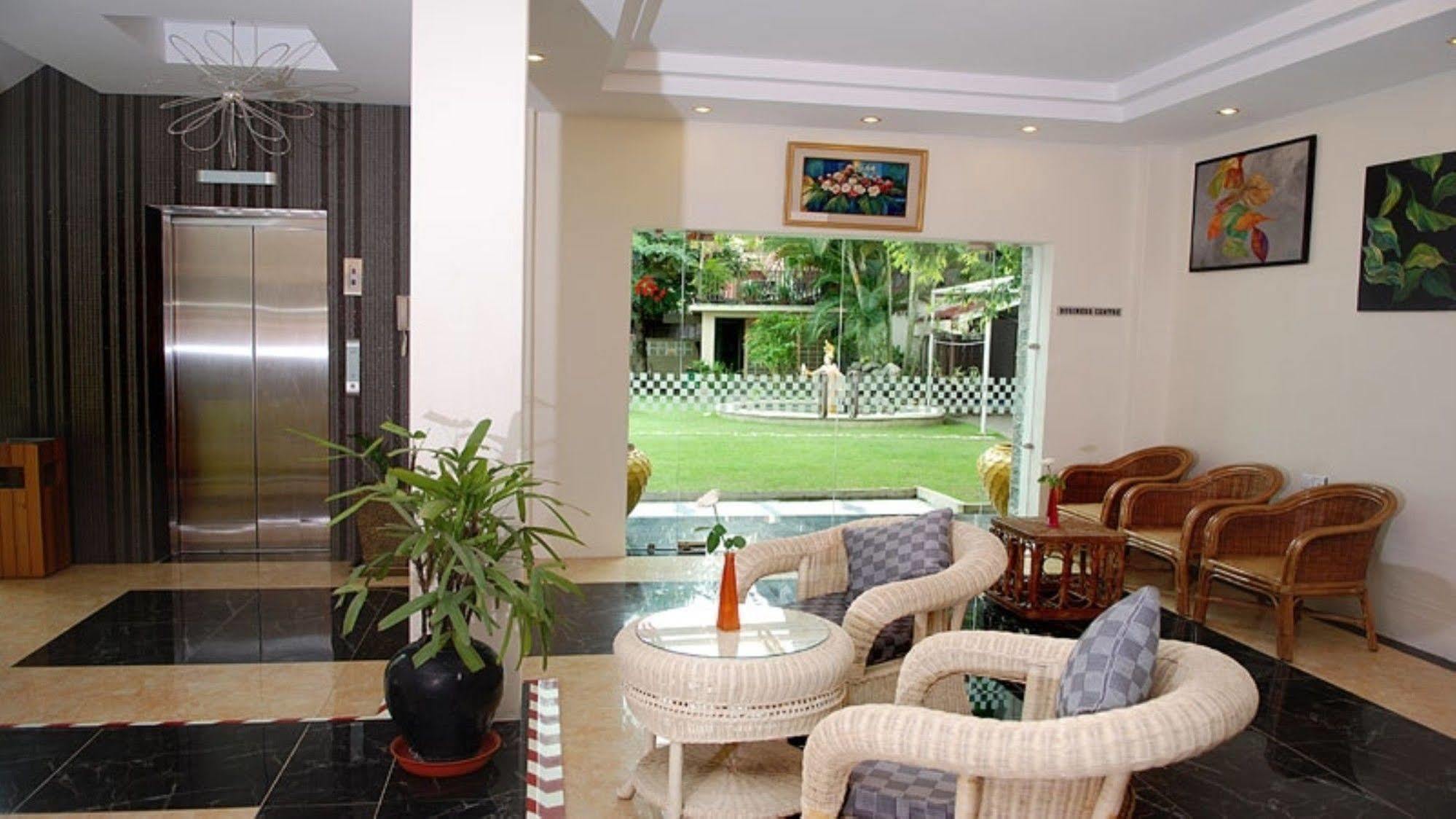 Holiday Hotel Yangon Exterior foto